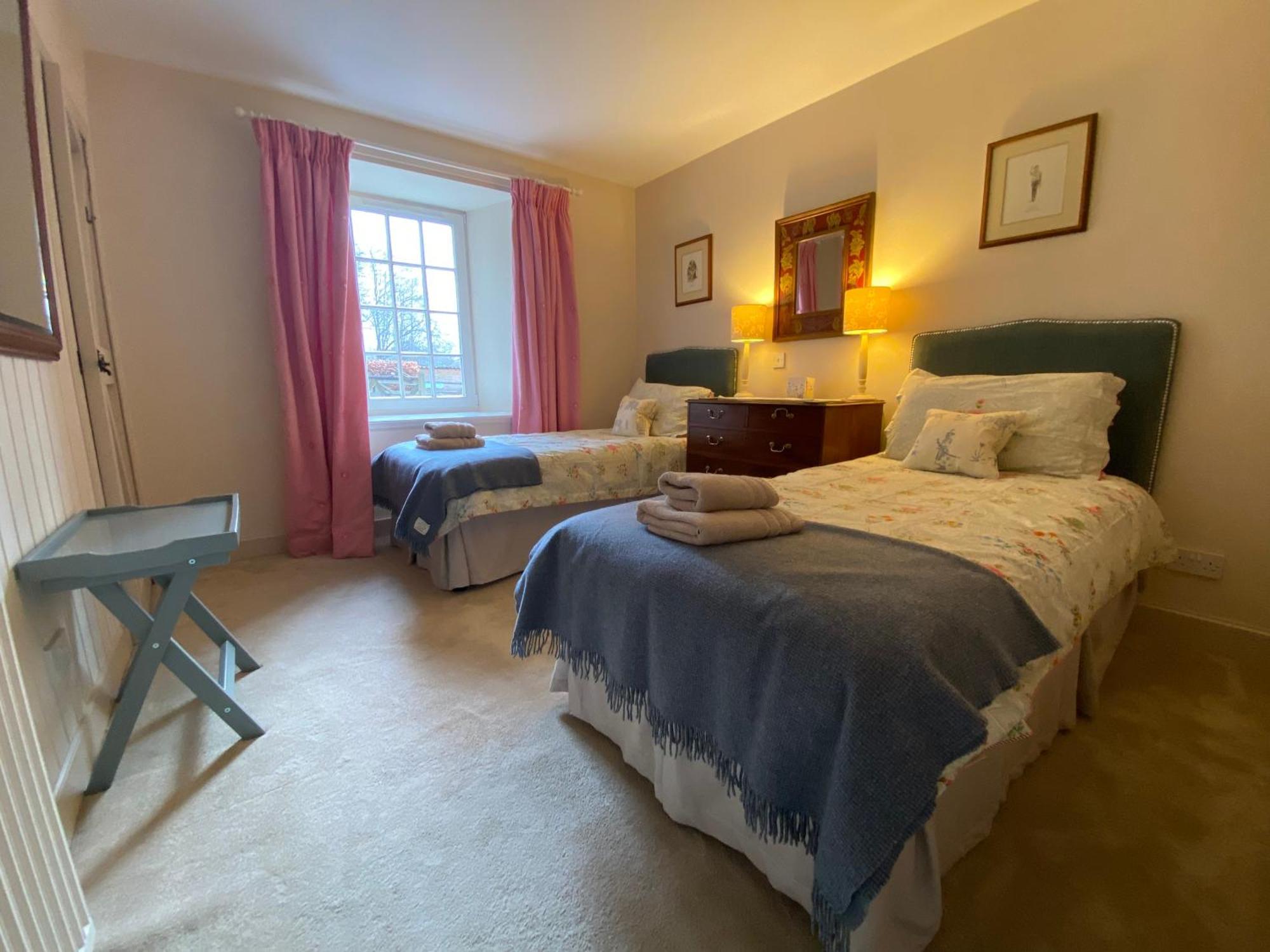 Spacious Cottage - Walk To Crieff Extérieur photo
